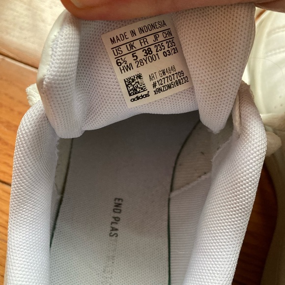 Adidas Advantage Shoes - Picture 3 of 5